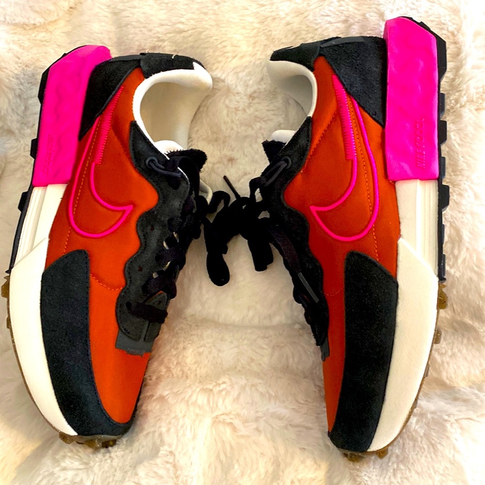 Nike Women's Fontanka Waffle Sneakers -burnt sunrise colorway EUC